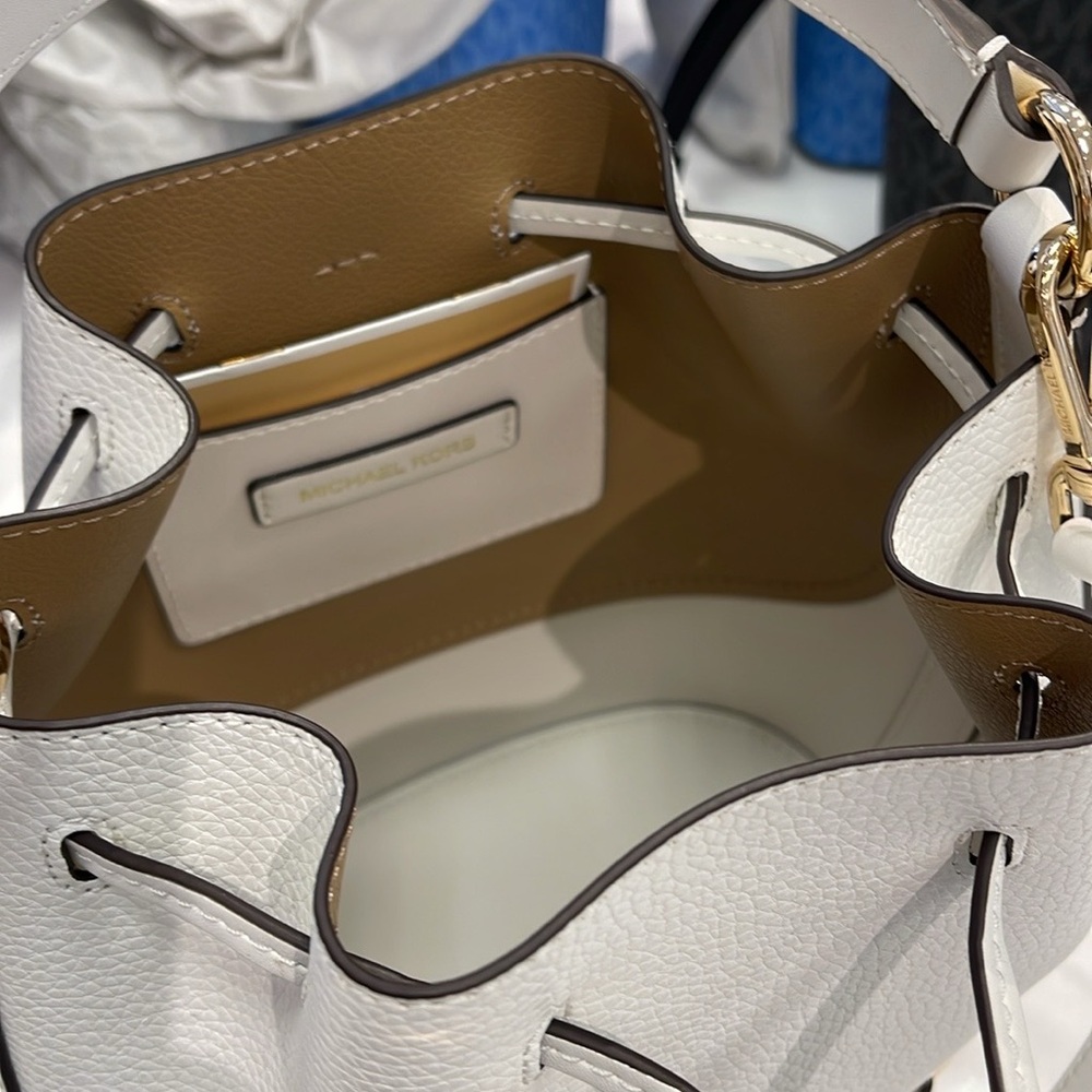 MICHAEL KORS
Reed Medium Pebbled Leather Bucket Bag Satchel Crossbody Handbag - Picture 15 of 16